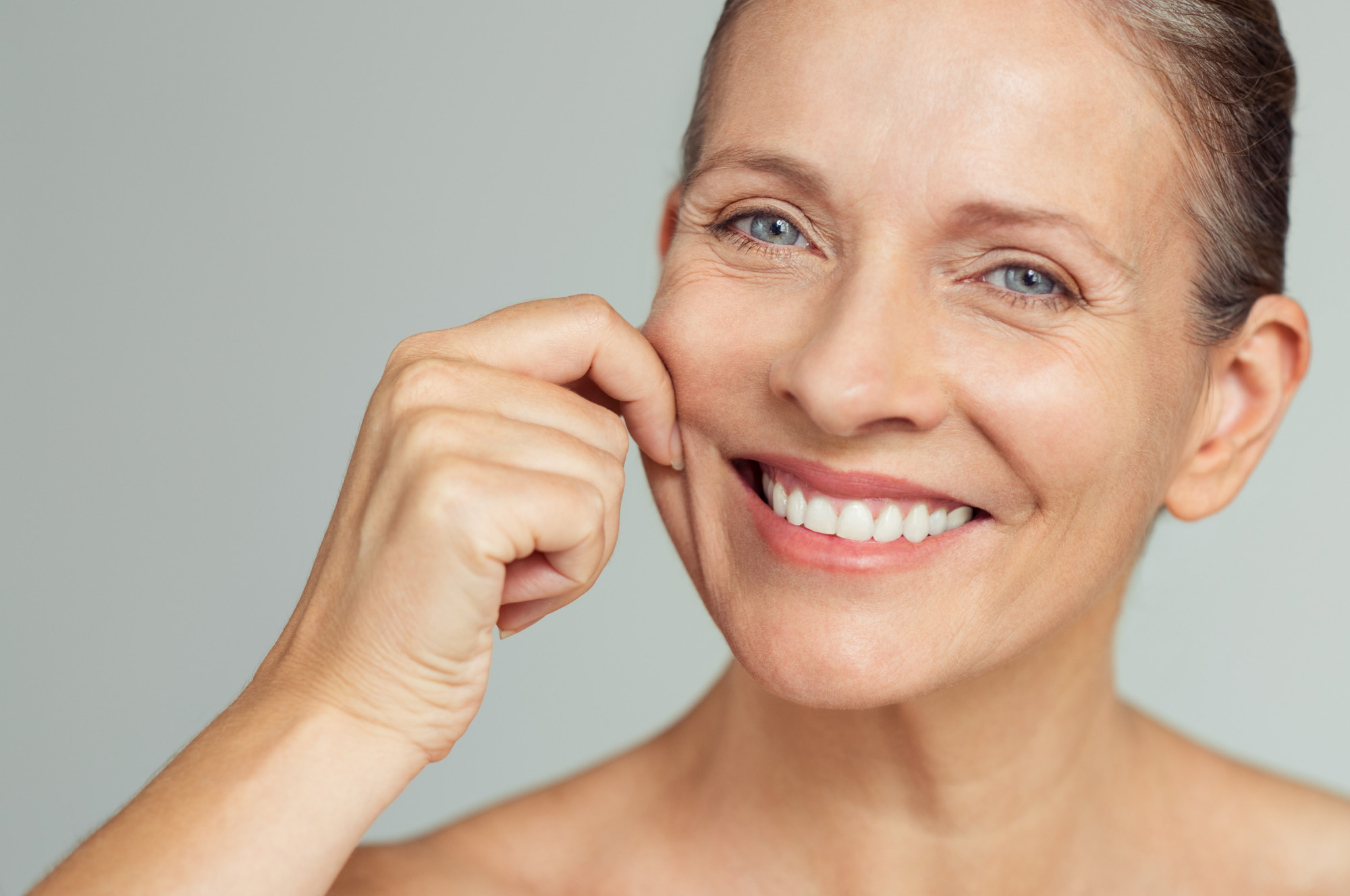How to Tighten Saggy Mature Skin on Your Face